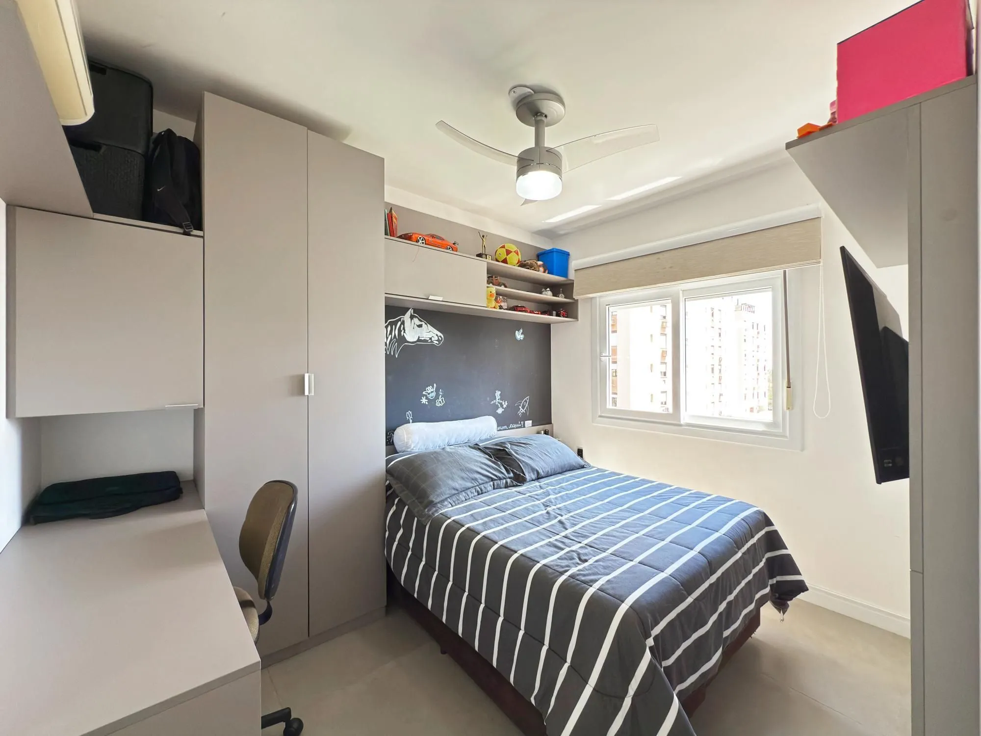 Imagem Apartamento 03 Suítes bairro Cristal, 88,97m² de área privativa, semimobiliada e 02 vagas de garagens cobertas.