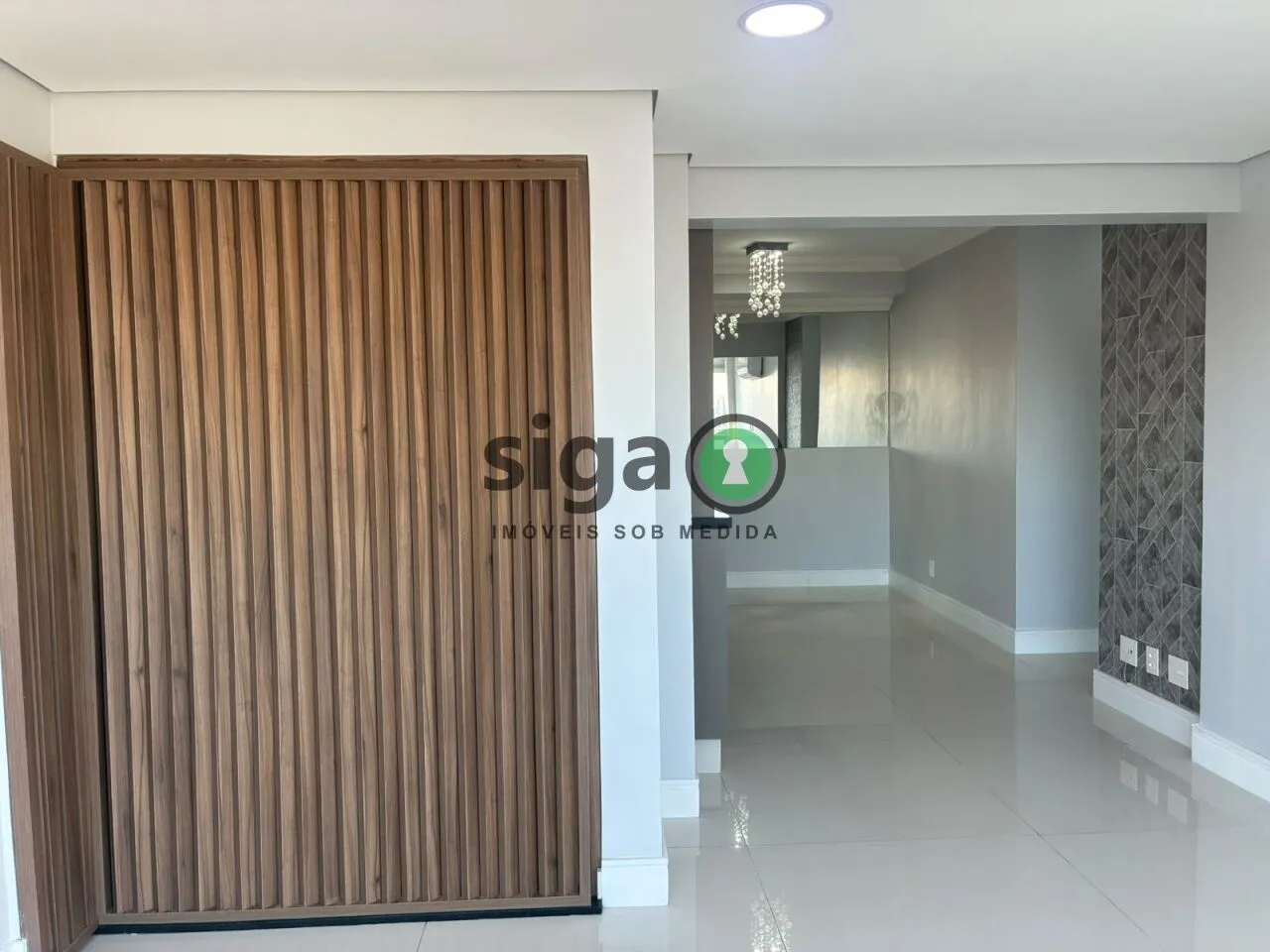 Imagem LOCAÇÃO Apartamento (Semi Mobiliado) Campo Belo com 2 quartos, uma suíte e duas Vagas