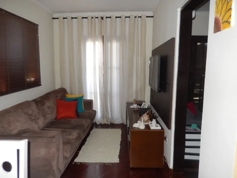 Imagem Magnífica Casa à Venda na Vila Linda, Santo André-SP: 3 Quartos, 1 Suíte, 3 Banheiros, 4 Vagas, 140m² de Área