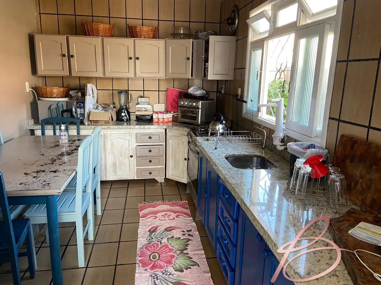 Imagem Casa de 2 pisos com 4 dormitórios á venda no Cordeiros