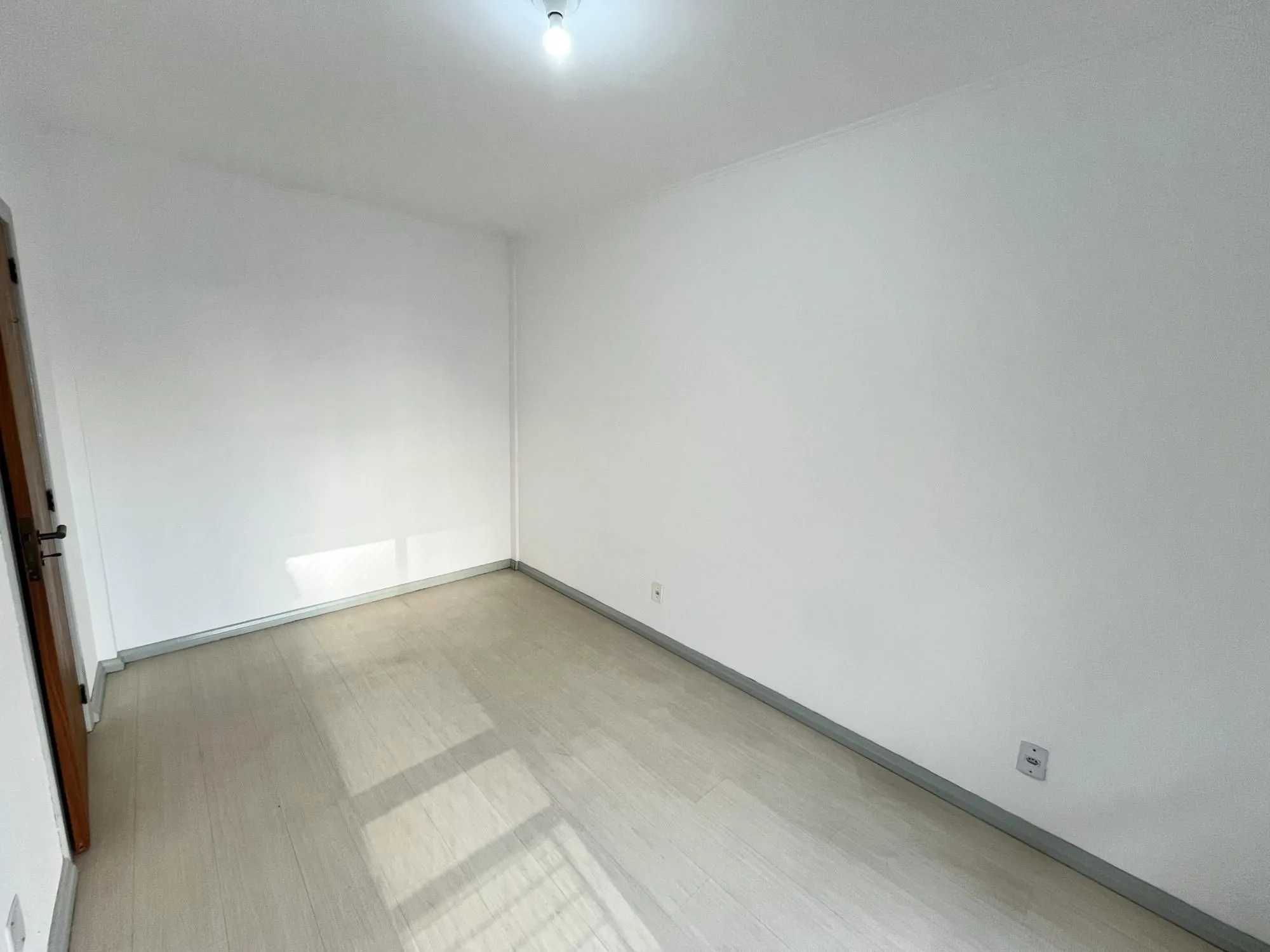 Imagem Apartamento de 1 quarto, 2 sacadas e 1 vaga de garagem no bairro Farroupilha POA