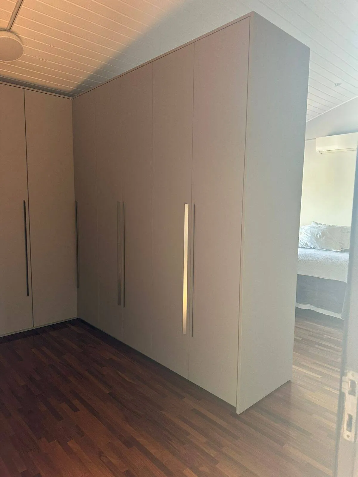 Imagem Sobrado de 403,80m² Localizado no Alphaville Residencial 2 em Barueri/SP!