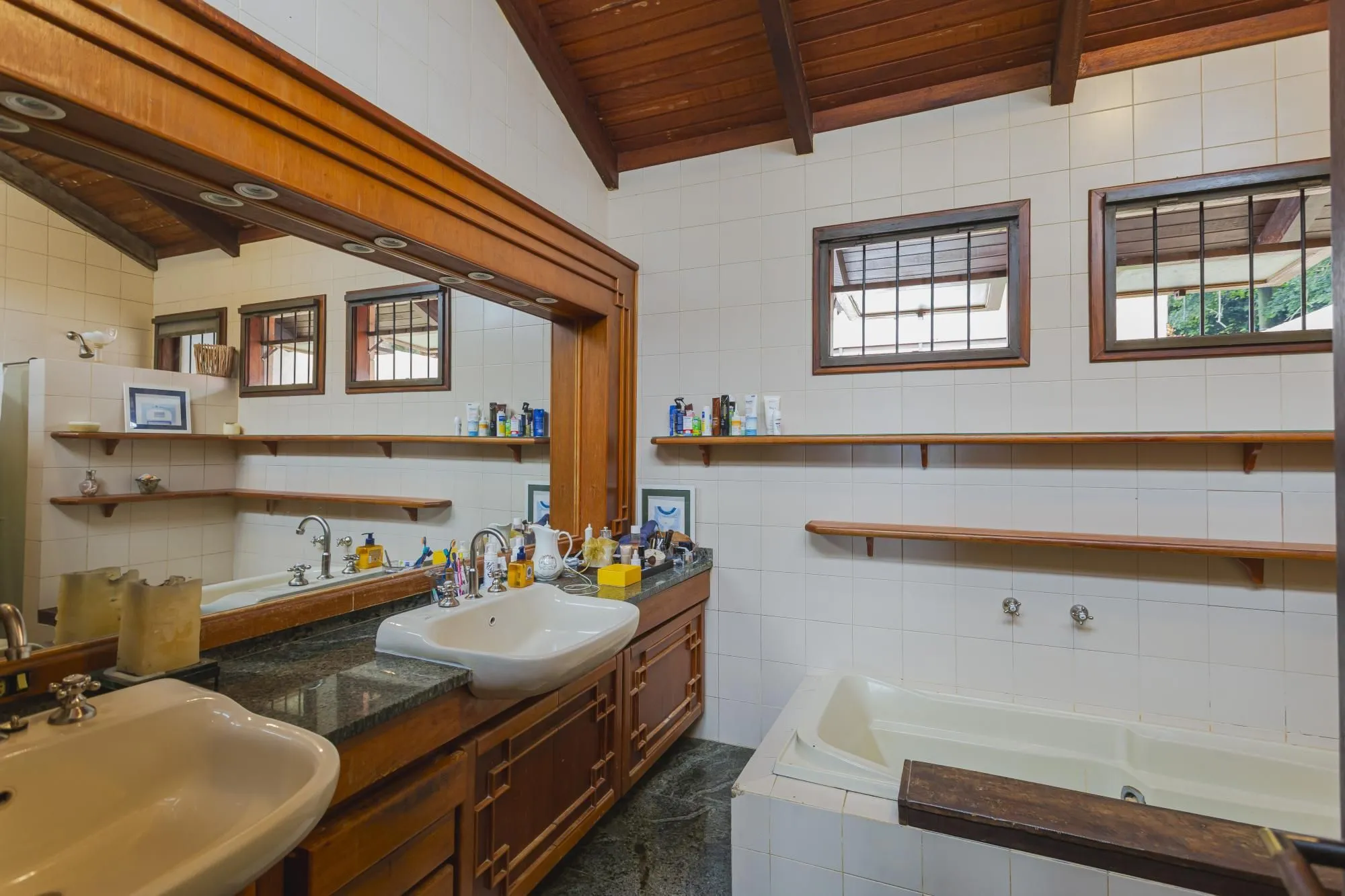 Imagem Casa semi-mobiliada na Vila Assunção com vista deslumbrante para o Guaíba e Veleiros do Sul