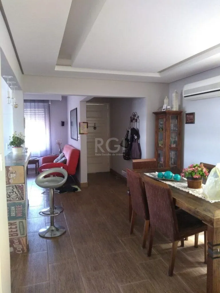 Imagem Casa para Venda - 254m², 3 dormitórios, 2 vagas - Sarandi