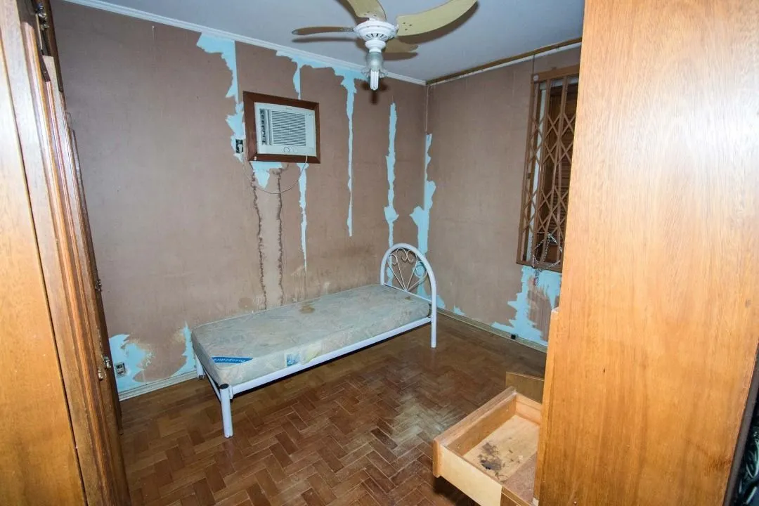 Imagem Casa para Venda - 200m², 3 dormitórios, 8 vagas - Cristal