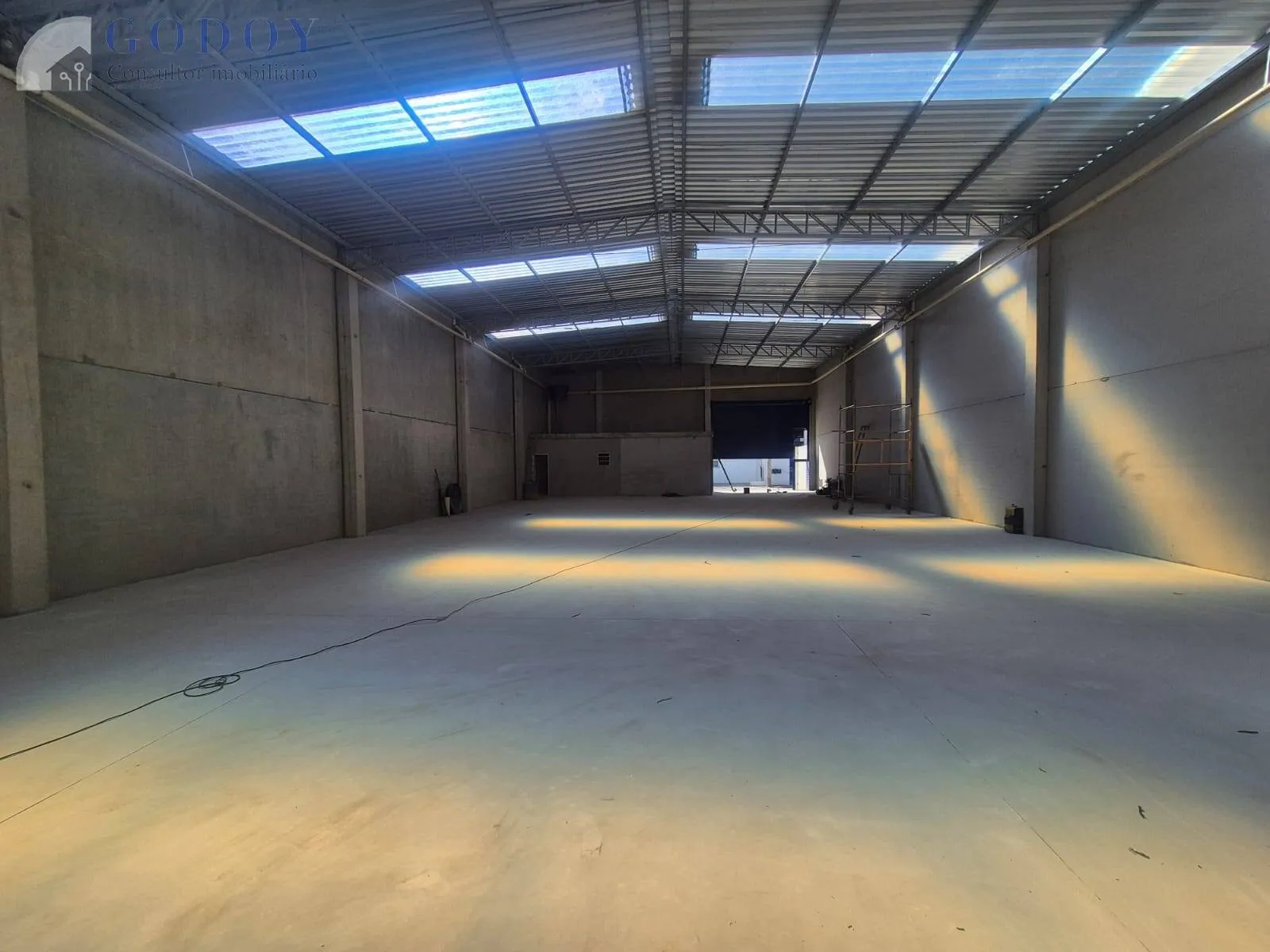 Imagem Locação de Galpão Comercial/Industrial - Estrutura Completa em Pindamonhang