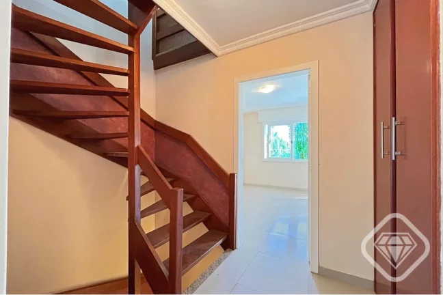 Imagem Casa especial no coraÃ§Ã£o do bairro Tristeza, um refÃºgio moderno com charme e conforto

Uma residÃ...