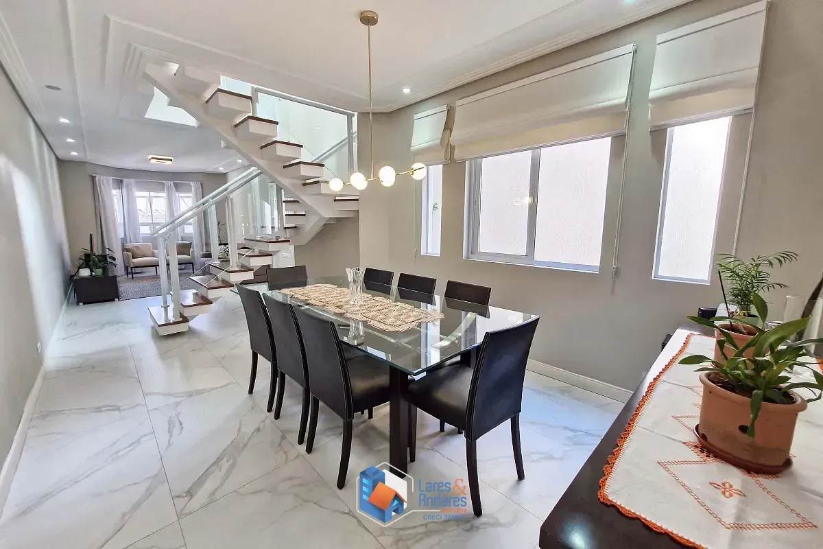 Imagem Sobrado para venda em Tucuruvi com 3 quartos, sendo 3 suítes, 234m²