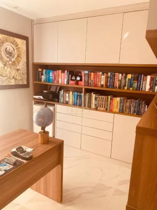 Imagem Casa Alto Padrão à Venda em Alphaville Salvador I | 5 Suítes | Porteira Fechada | Área Gourmet | Piscina
