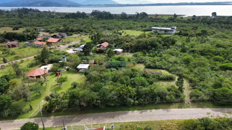 Foto do imóvel Fortes Imóveis Vende Terreno no Condomínio Jardim da Lagoa