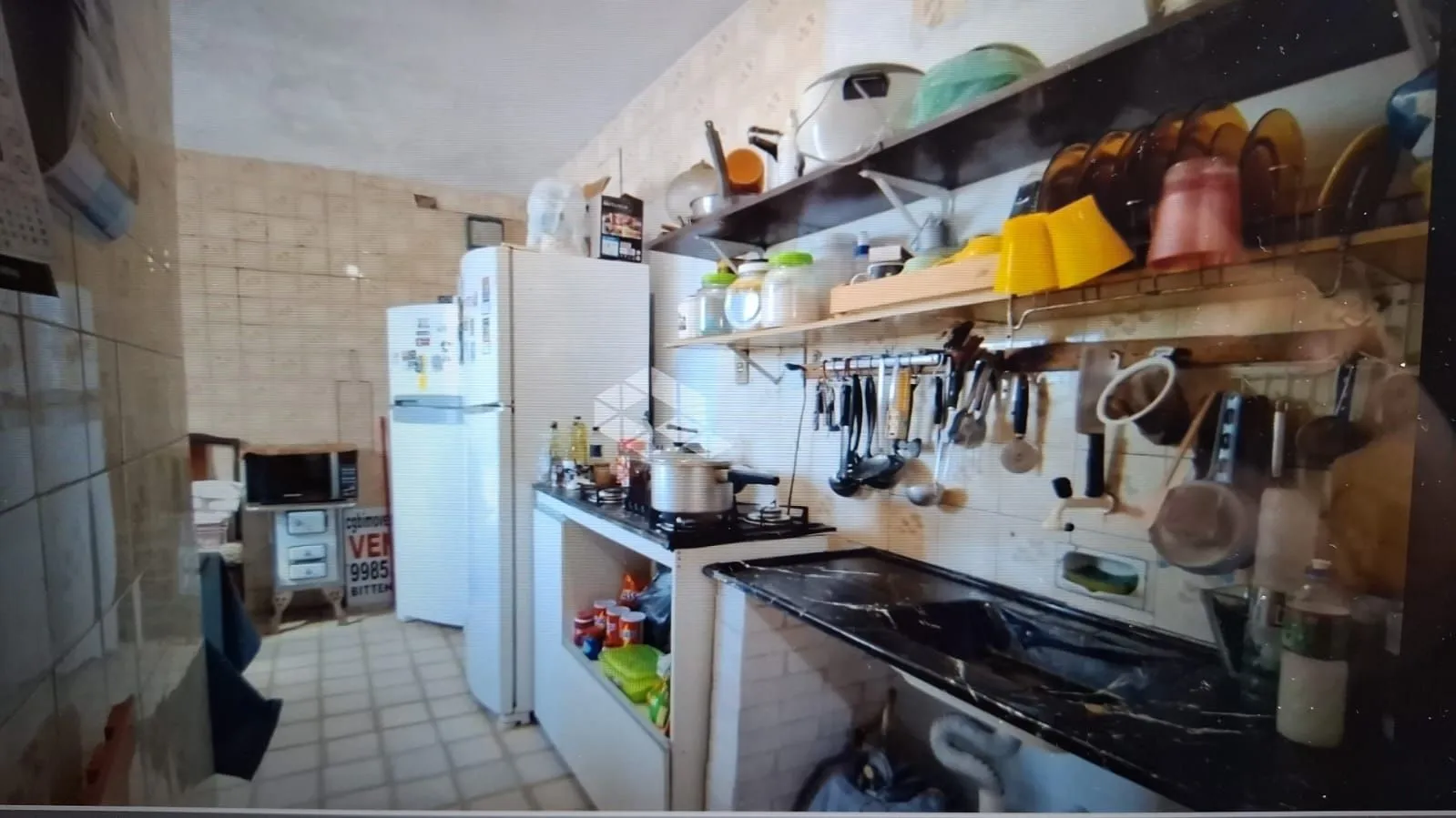 Imagem CASA AMPLA, 2 DORMITÓTIOS, 1SUÍTE, SALA, COZINHA, BANHEIRO SOCIAL , 2 VAGAS DE GARAGEM E ÓTIMA LOCALIZAÇÃO!