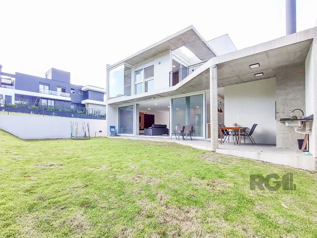 Imagem Casa com 284m² - em terreno de 566m² - Alphaville Porto Alegre