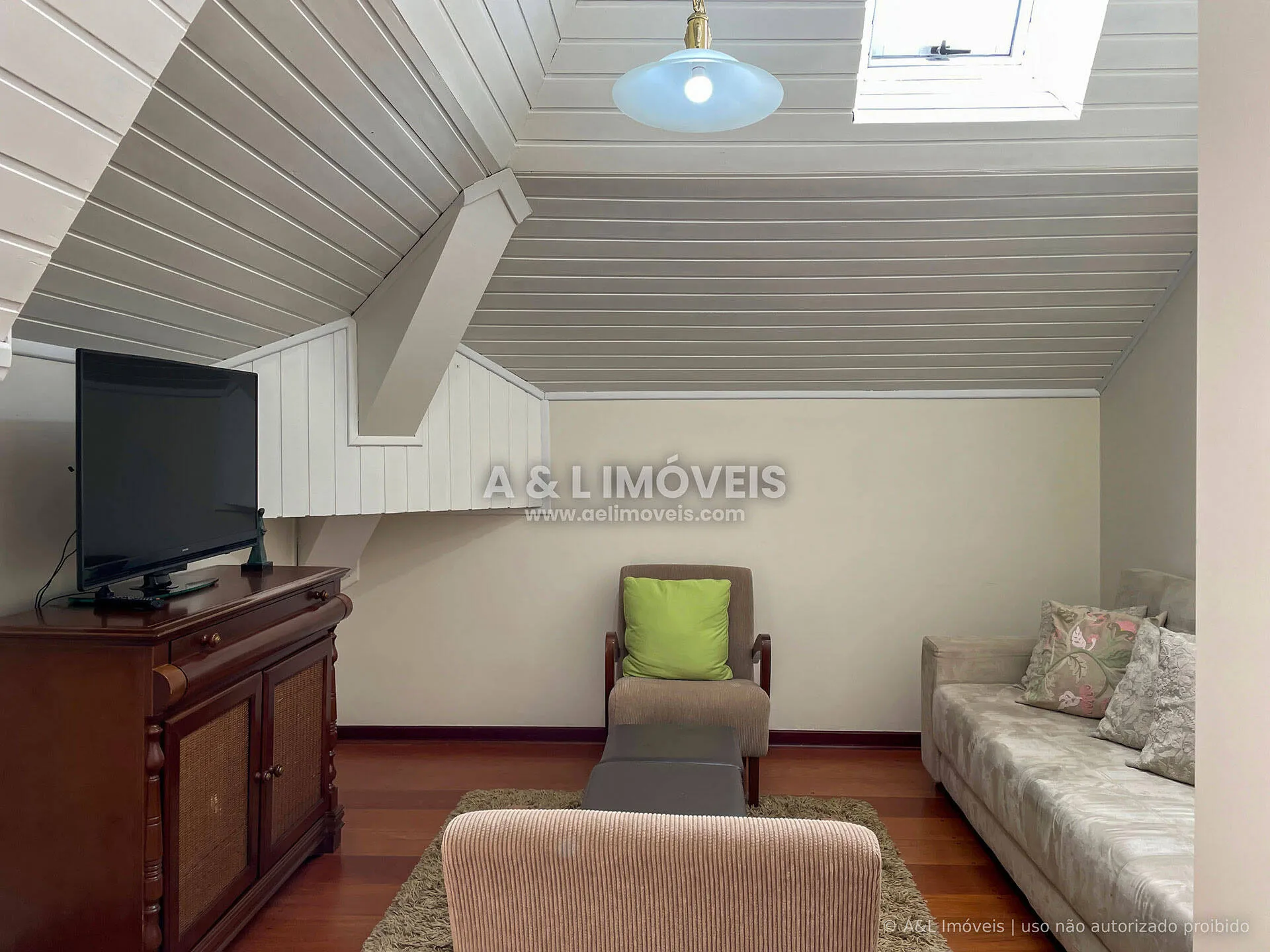 Imagem SAIU DE VENDA | Cobertura Triplex | Capivari | 331 m² | 5 Suítes | Lareira