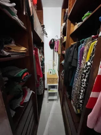 Imagem Apartamento bem localizado e amplo com três quartos a venda na Pituba