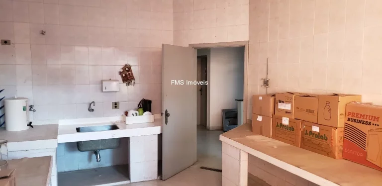 Imagem Casa Comercial para Locação: 8 salas, 2 banheiros, 4 vagas de garagem, 500m² na melhor localização do Campo Limpo, São Paulo-SP.