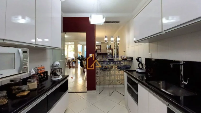 Imagem Casa com 3 suítes à venda - Margem Esquerda - Cachoeira Paulista/SP