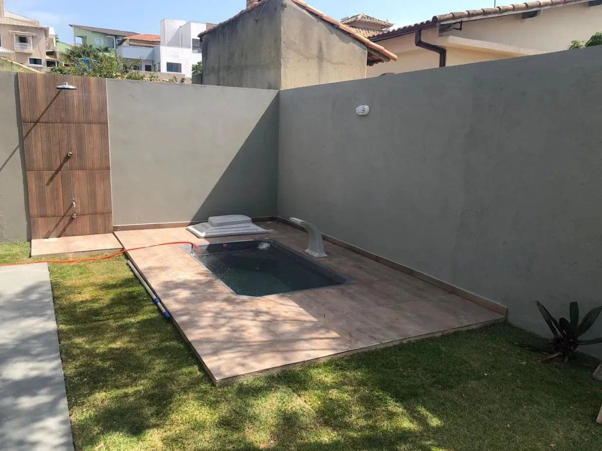Imagem Casa em Condomínio para Venda em Cabo Frio / RJ no bairro Peró
