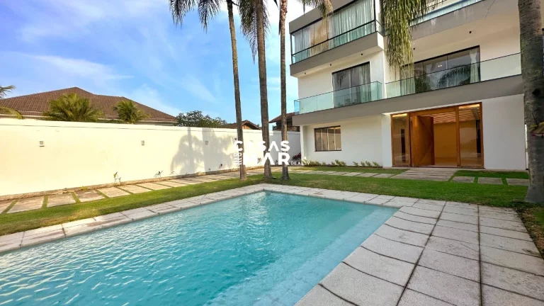 Imagem Imponente residência de luxo com 4 suítes na Barra da Tijúca, Rio de Janeiro - RJ: 3 salas, 6 vagas e 1.000m² de puro requinte!