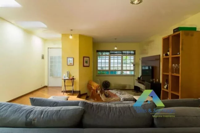 Imagem Linda casa à venda com 262m², próximo ao metrô Praça da Arvore e Saúde.