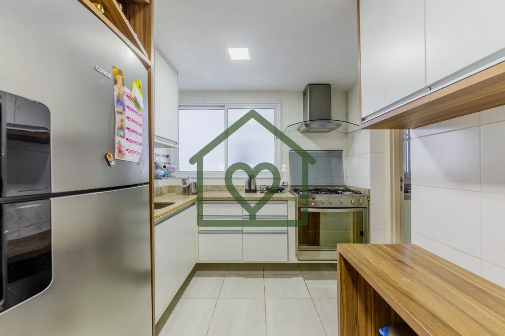 Imagem Apartamento com 3 dormitórios sendo uma suíte máster com closet, living espaçoso, sacada integra...