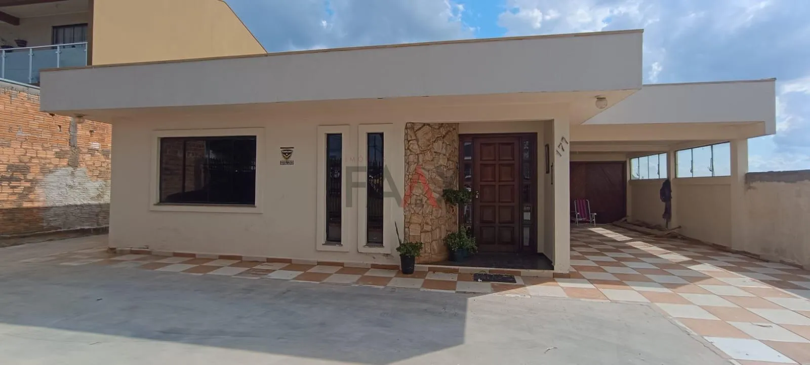Imagem Casa com 4 dormitórios para locação, ALTO DA XV, GUARAPUAVA - PR
