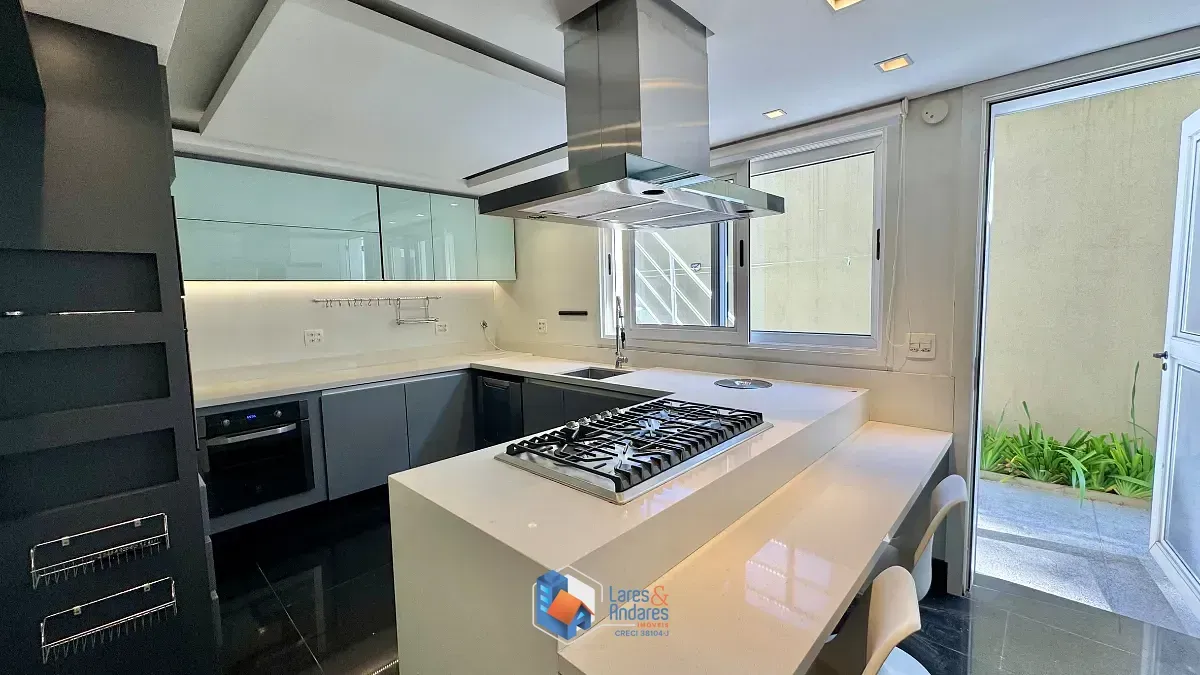 Imagem Casa para venda e locação em Alto de Pinheiros com 4 quartos, sendo 3 suítes, 398m²