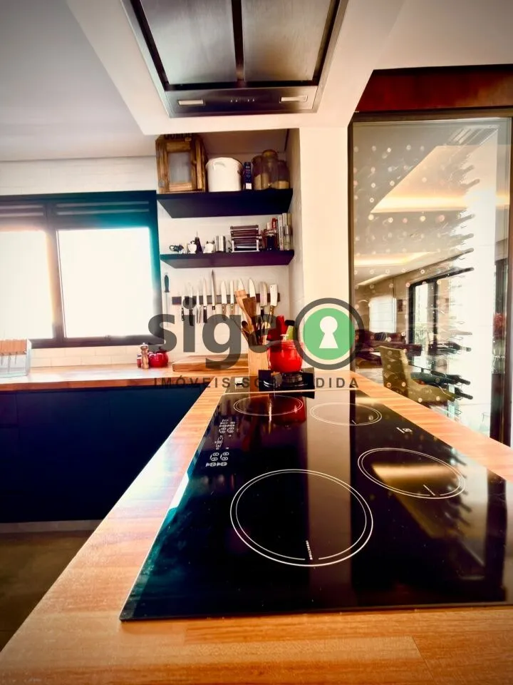 Imagem Apartamento Reformado de 171m² com 3 Suítes e Adega Climatizada.