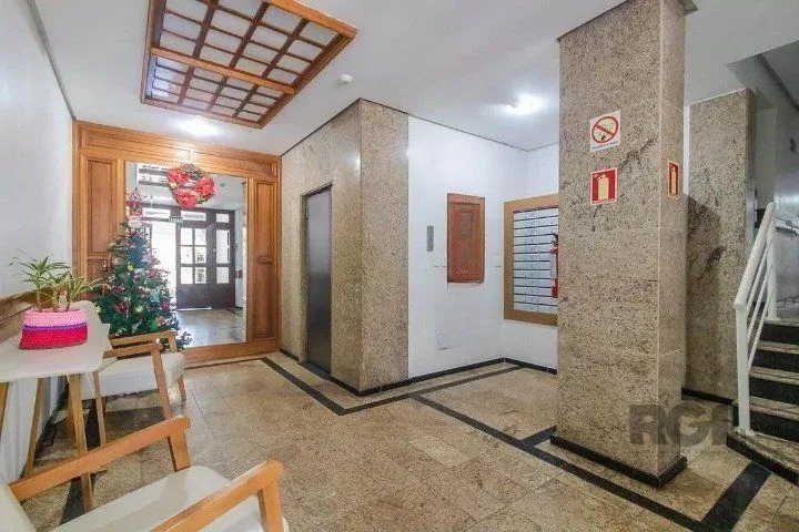 Imagem Apartamento com 2 dormitórios reversível para 3, e condomínio com portaria 24h, salão de festas, quadra e playground. Próximo à Orla e BarraShopping.