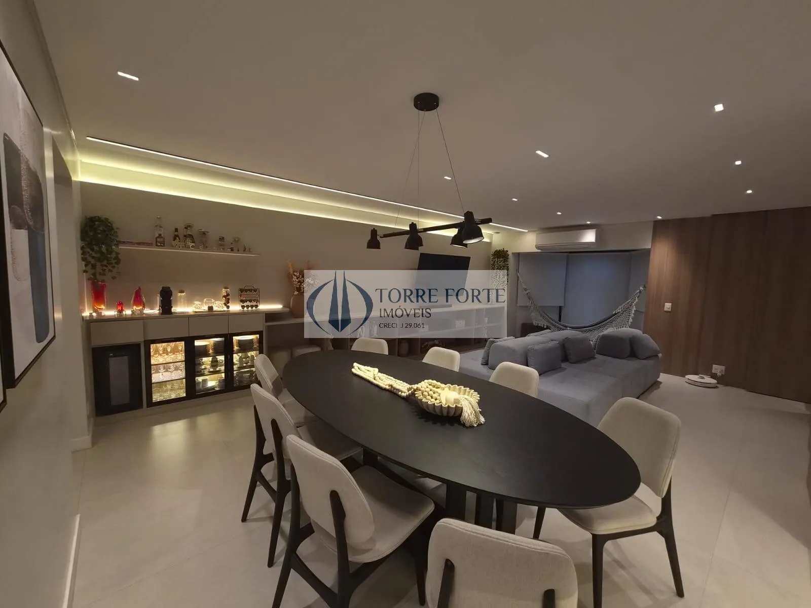 Imagem Excelente apartamento, 170 m² 3 dormitórios sendo 1 suíte máster com closet