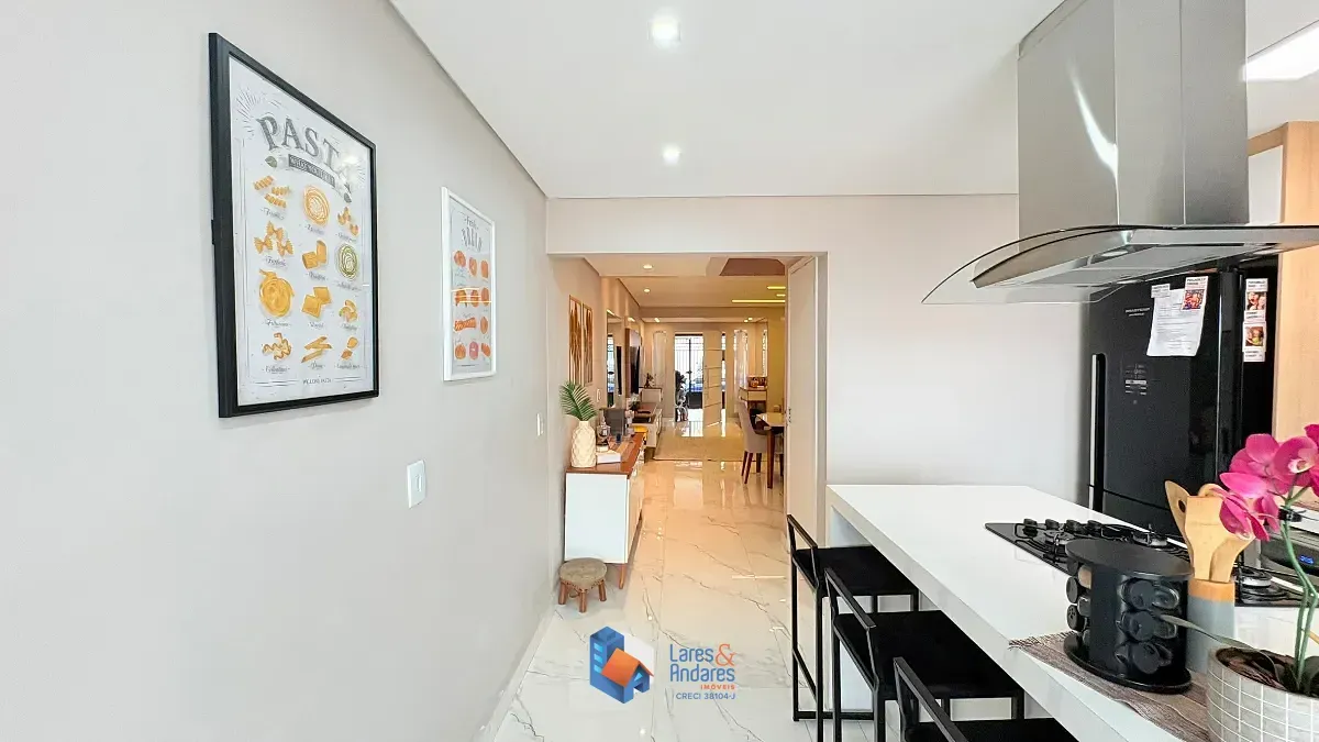 Imagem Sobrado para venda em Jardim Regina com 2 quartos, sendo 2 suítes, 114m²