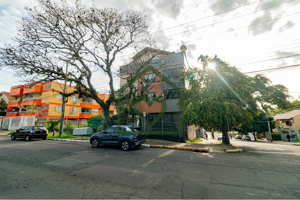 Imagem Apartamento reformado com 92m2 e vista panorâmica composto por três dormitórios sendo uma suíte ...