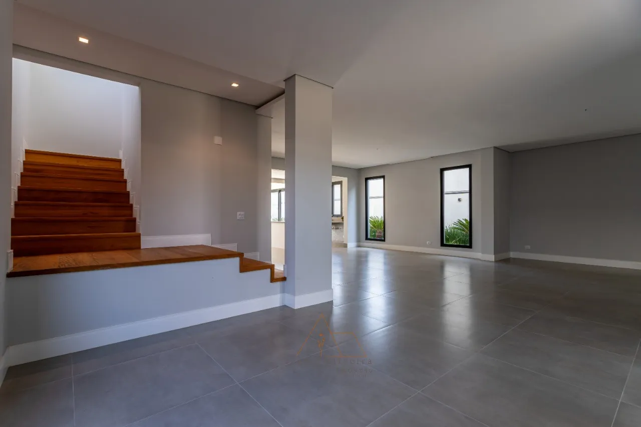 Imagem Venda de Casa de Alto Padrão no Condomínio Villas do Golfe em Itu-SP: 4 quartos, 1 suíte, 6 banheiros, 3 vagas, 336,98 m².