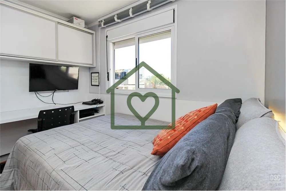 Imagem Linda casa em Condominio, com living de 2 ambientes (estar/jantar) com lareira, cozinha americana mo...
