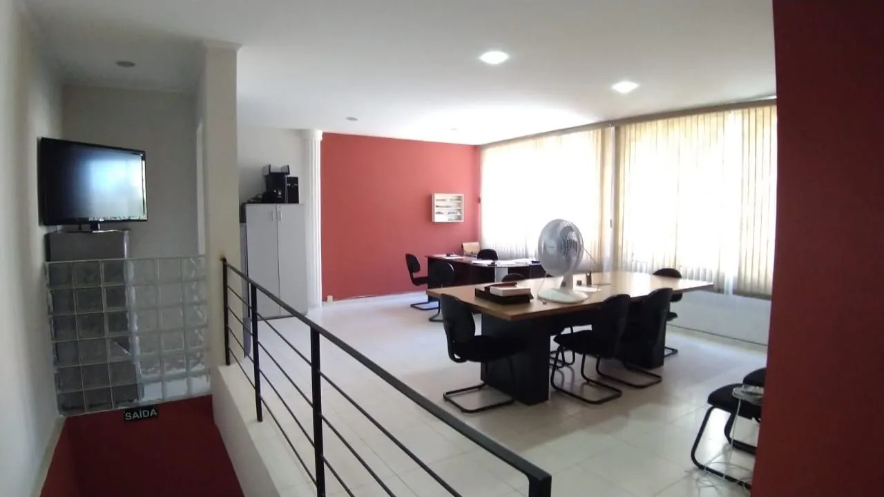 Imagem Sobrado comercial à venda em Sorocaba-SP, Jardim Nova Manchester: 3 salas, 5 banheiros, 3 vagas, 550m². Confira já!