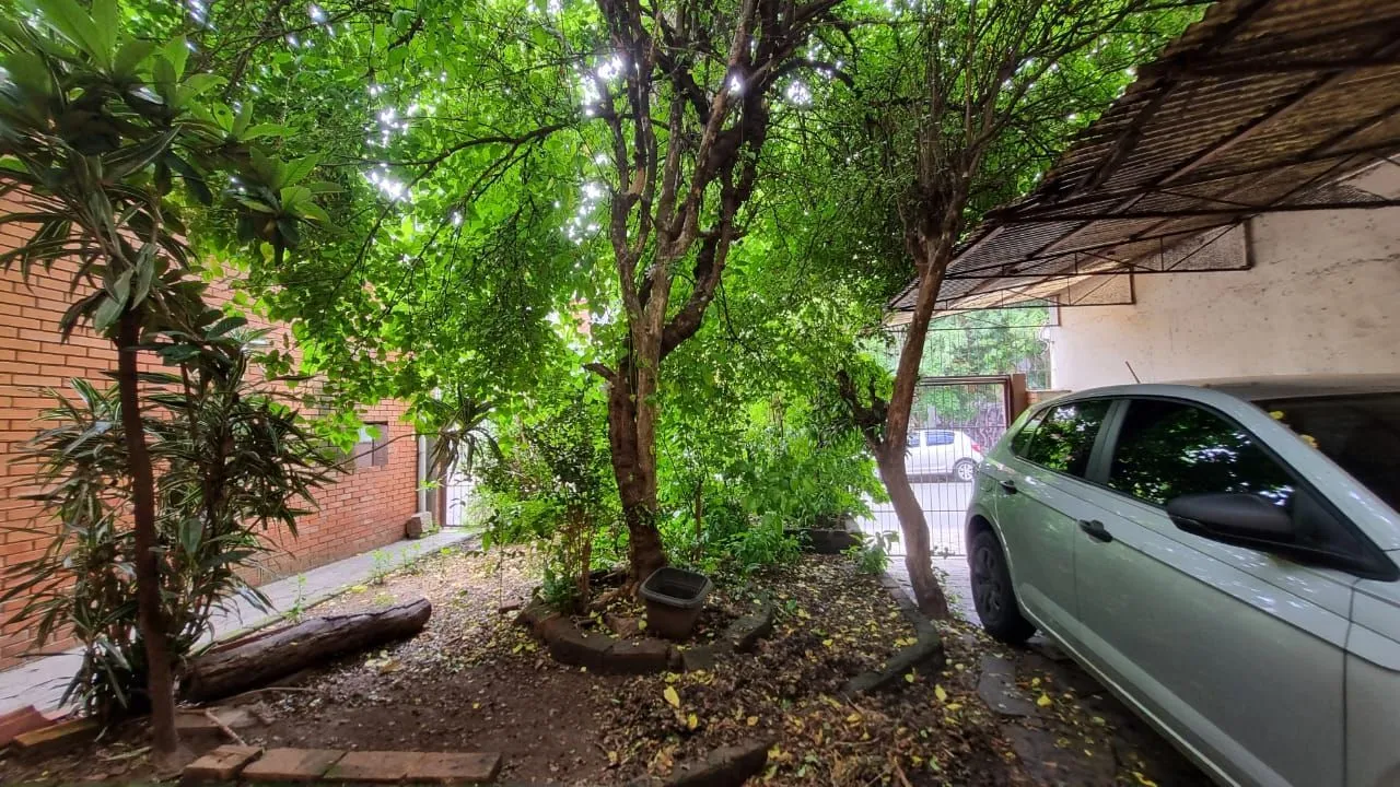 Imagem Casa estilo sobrado para venda de 3 dormitórios com 2 vagas de garagem no bairro Cidade Baixa em Porto Alegre/RS.