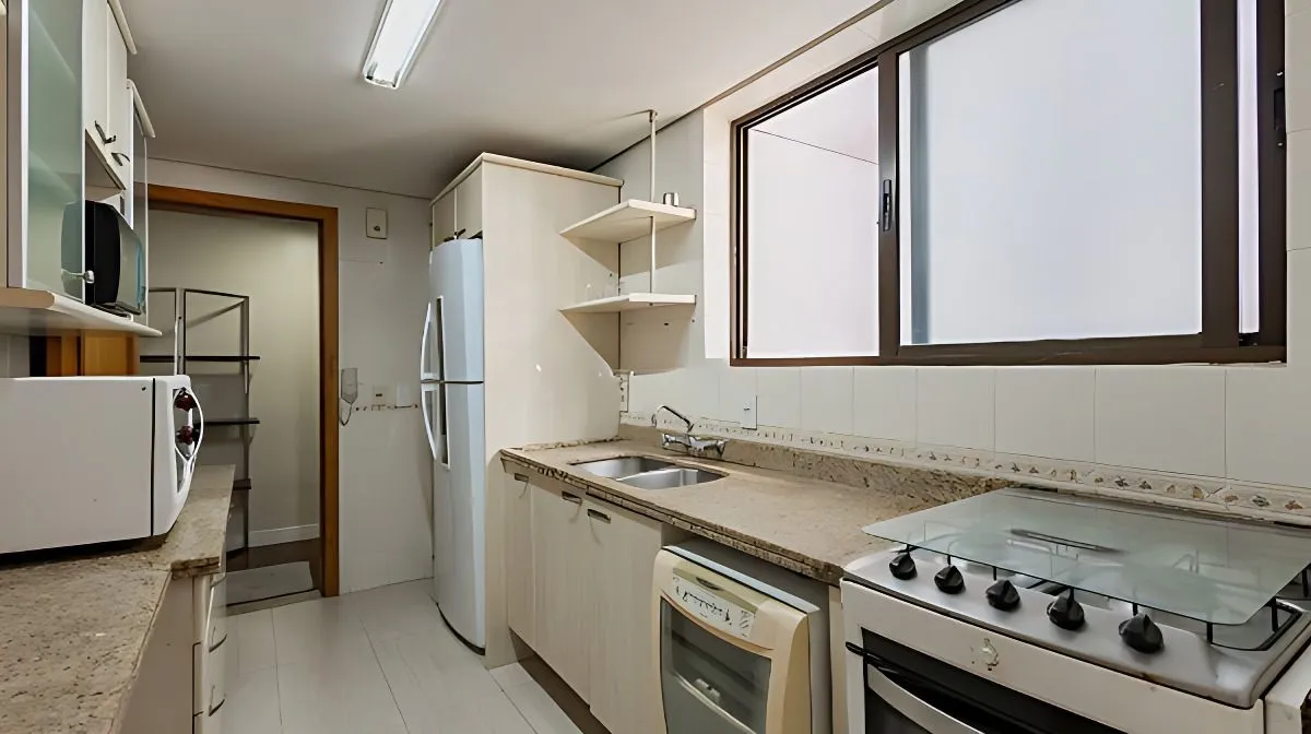 Imagem Vende-se apartamento com 2 quartos( 1 suíte), 96m², sacada e 2 vagas - Mont Serrat