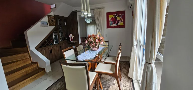 Imagem Sobrado em Condomínio à venda Alto Tarumã Pinhais PR