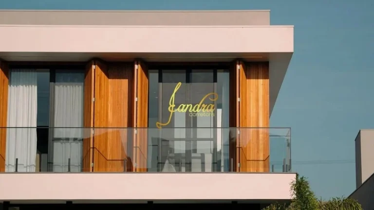 Imagem Casa em condomínio fechado beira de lago com 05 suítes_- entrega maio 2022