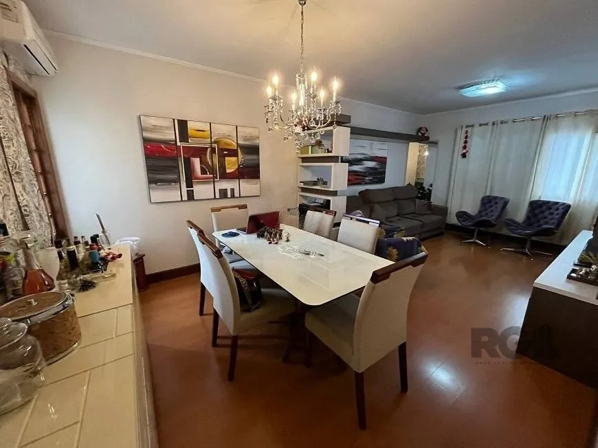 Imagem Casa de 200m², bairro Rubem Berta