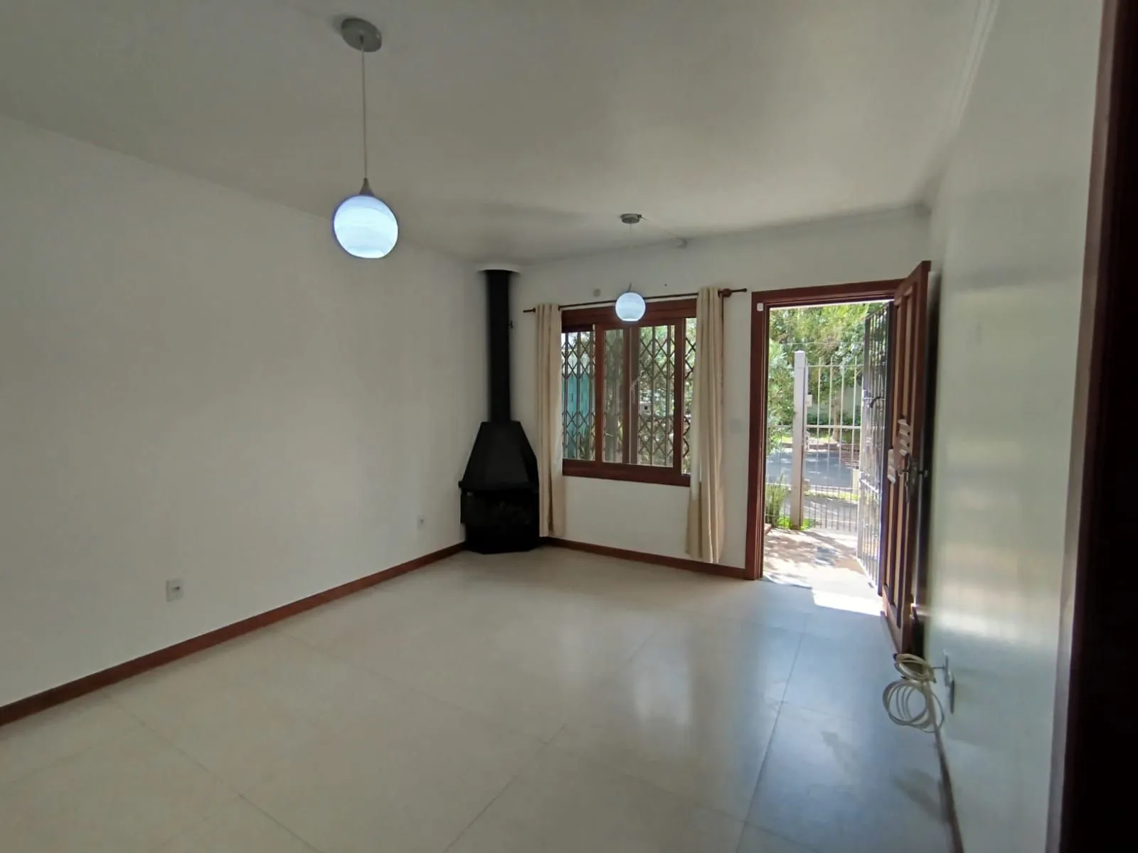 Imagem Casa com 03 quartos e 01 vaga no Bairro Cristal