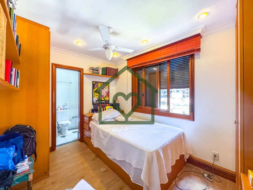 Imagem Apartamento de gestão da Label Brokers de 333 m² no bairro Bela Vista, em Porto Alegre. 
 
Amplo l...