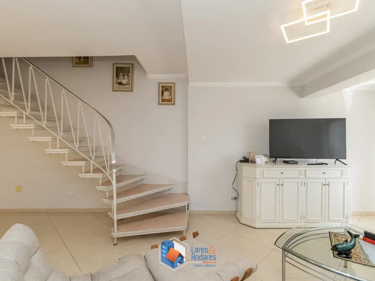 Imagem Casa para venda em Água Fria com 4 quartos, sendo 3 suítes, 243m²