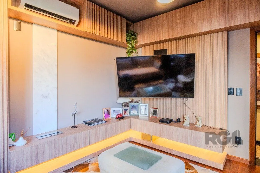 Imagem Apartamento amplo de 191m² privativos reformado