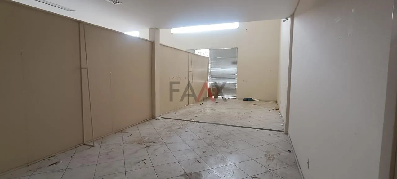 Imagem Sala Comercial 900m para Alugar em São Cristóvão com Estacionamento