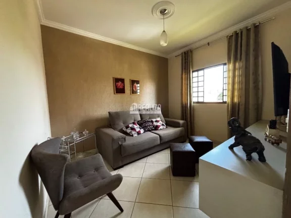 Imagem Casa à venda no bairro Estados Unidos em Uberaba - 3 dormitórios, 2 suítes, 3 garagens