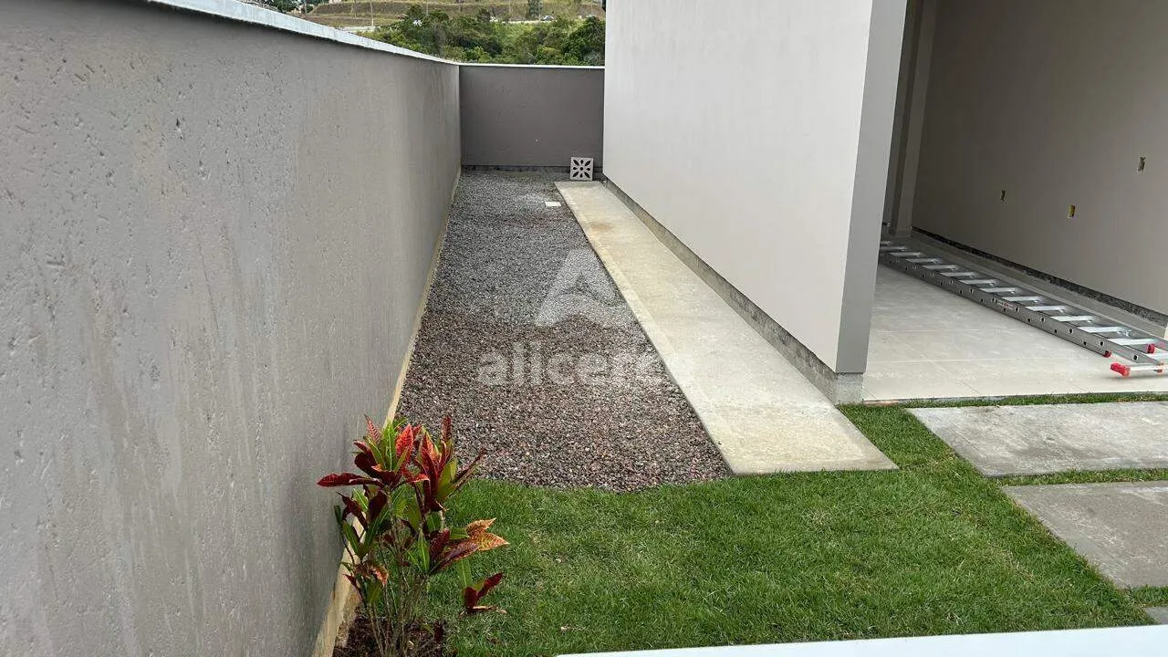 Imagem Sobrado Novo à Venda - 2 Dormitórios I 2 Suítes I Passagem Lateral - em São José/SC