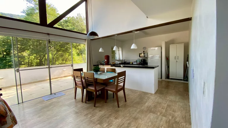 Imagem Casa com Vista Panorâmica e Cachoeira à Venda na Encantada em Garopaba-SC