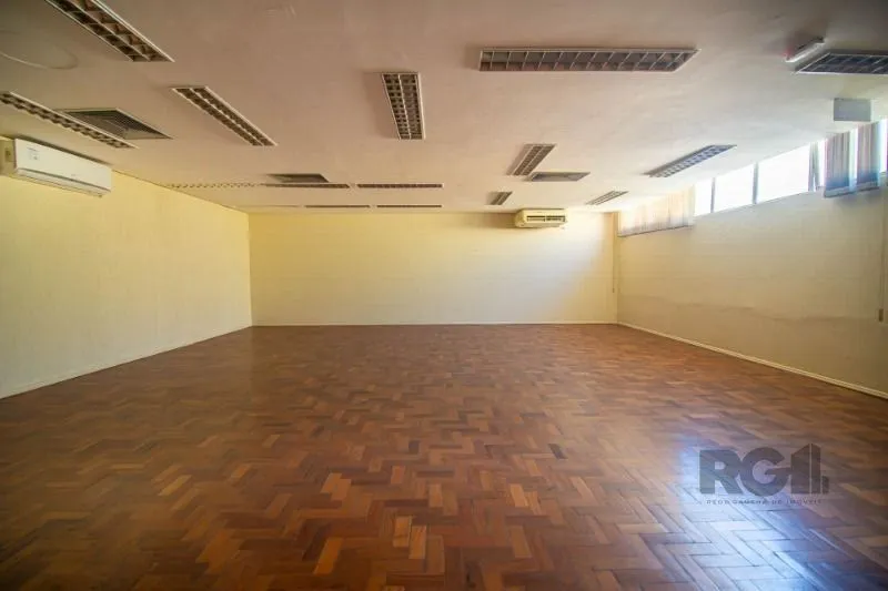 Imagem MÁFFER IMÓVEIS ALUGA - AMPLA SALA COMERCIAL | 958 m² PRIVATIVOS | BAIRRO FLORESTA MÁFFER IMÓVEIS apresenta excelente conjunto comercial com 958 m² de área privativa, ideal para empresas que buscam espaço amplo, funcional e em localização estratégica.
