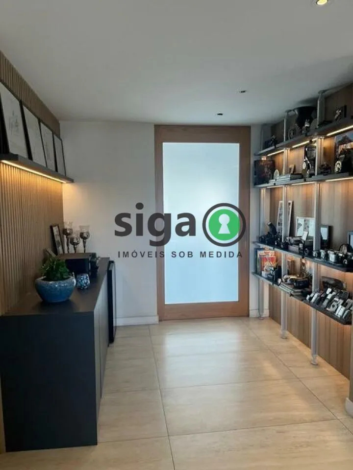 Imagem Apto à Venda com 200m², 3 suites, 4 vagas, Semi mobiliado, andar alto, no Panamby