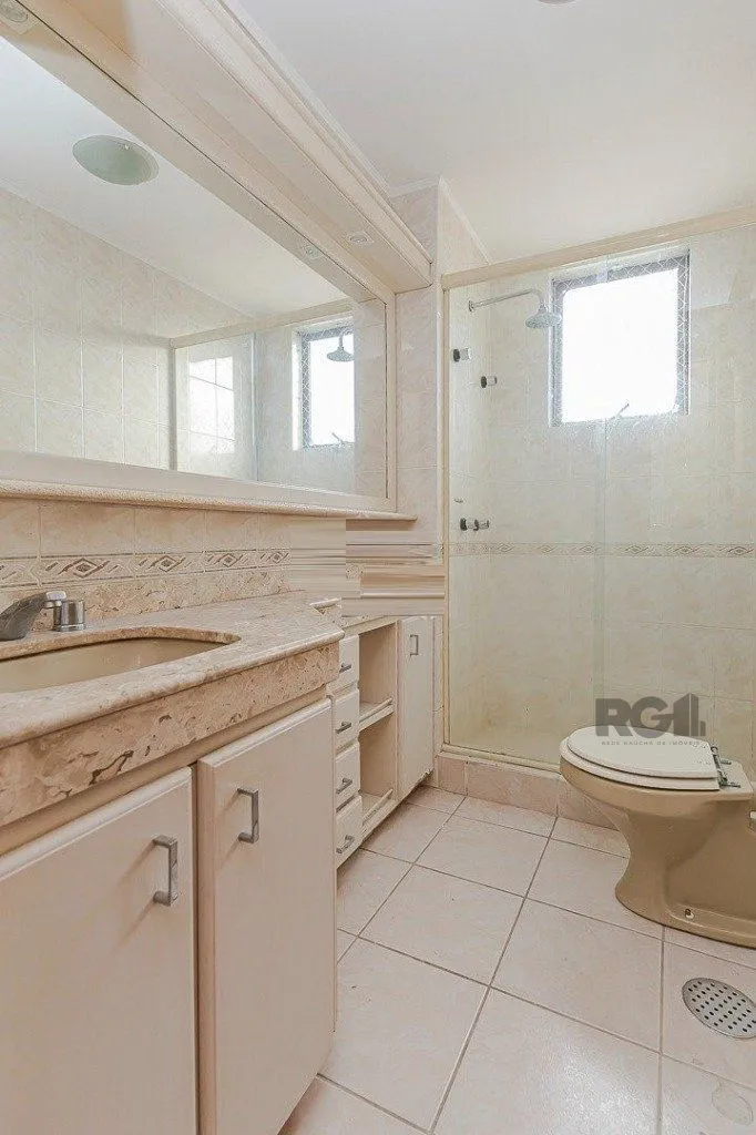 Imagem Vende-se excelente apartamento 3 quartos c/ suíte, 2 vagas, living com lareira, sacada e churrasqueira - 97m² - Auxiliadora